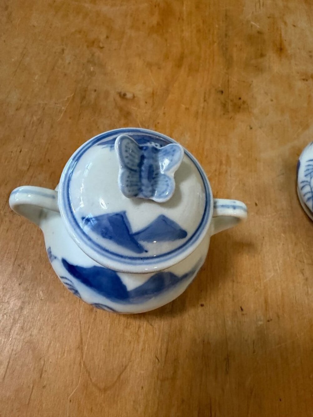 Vintage Canton Chinoiserie Cream & Sugar Set with Butterfly Lid – Blue and White - Picture 12 of 14